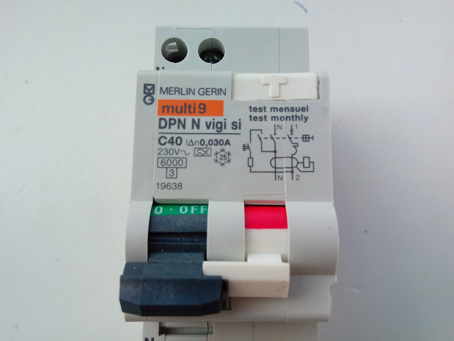 DPN VIGI C40A/30MA SI SUPERINMUNIZADO 19638 MERLIN GERIN