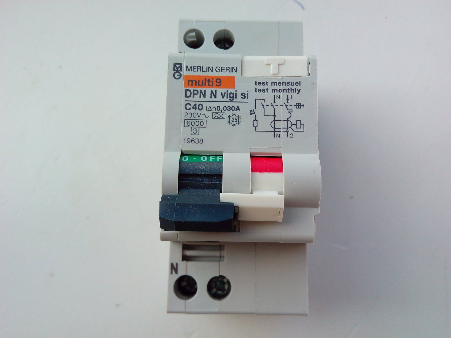 DPN VIGI C40A/30MA SI SUPERINMUNIZADO 19638 MERLIN GERIN