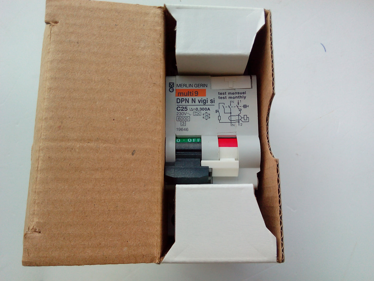 DPN VIGI C25A/2P/300MA SI SUPERINMUNIZADO 19646 MERLIN GERIN